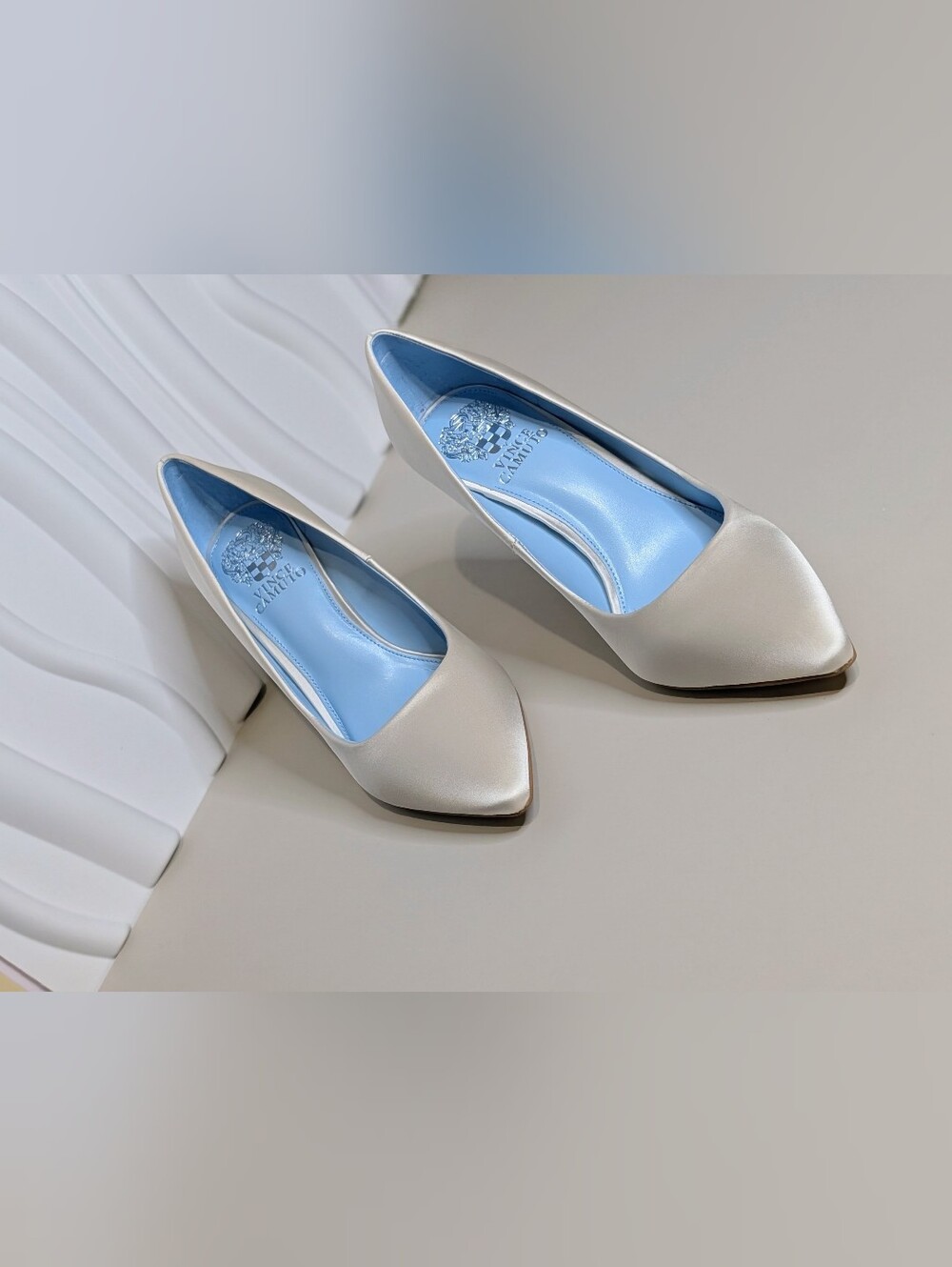 Vince Camuto Savilla Ivory Satin Bridal Wedding Pumps Heels NIB Size 8 - Picture 13 of 16